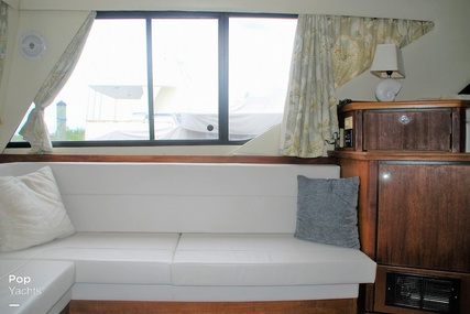 Bayliner 3988 Command Bridge Motor Yacht