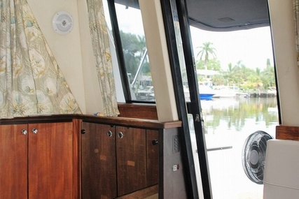 Bayliner 3988 Command Bridge Motor Yacht