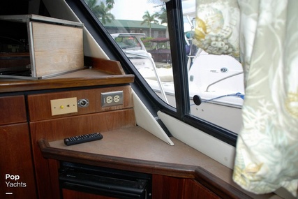 Bayliner 3988 Command Bridge Motor Yacht