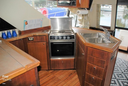 Bayliner 3988 Command Bridge Motor Yacht