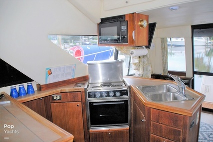 Bayliner 3988 Command Bridge Motor Yacht