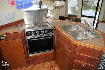 Bayliner 3988 Command Bridge Motor Yacht