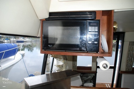 Bayliner 3988 Command Bridge Motor Yacht