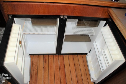 Bayliner 3988 Command Bridge Motor Yacht