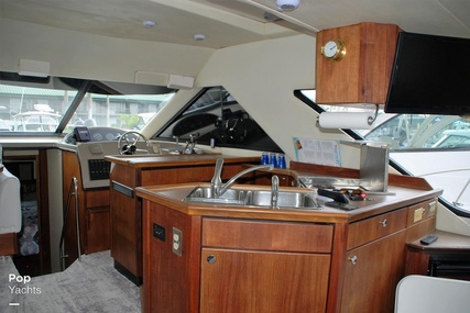 Bayliner 3988 Command Bridge Motor Yacht