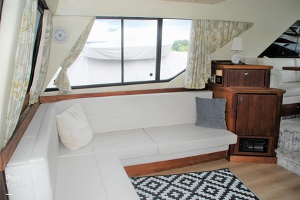 Bayliner 3988 Command Bridge Motor Yacht