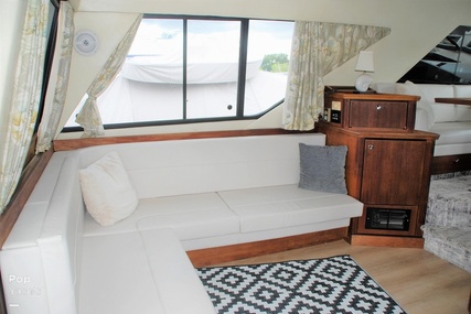 Bayliner 3988 Command Bridge Motor Yacht