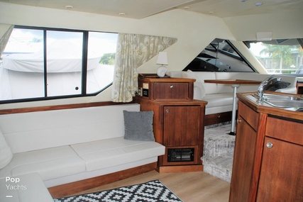 Bayliner 3988 Command Bridge Motor Yacht