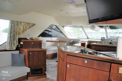 Bayliner 3988 Command Bridge Motor Yacht