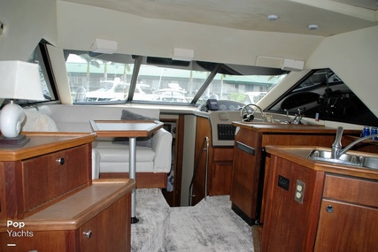 Bayliner 3988 Command Bridge Motor Yacht