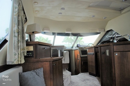 Bayliner 3988 Command Bridge Motor Yacht