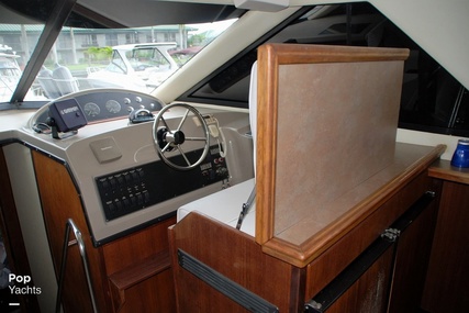 Bayliner 3988 Command Bridge Motor Yacht