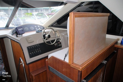 Bayliner 3988 Command Bridge Motor Yacht