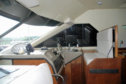 Bayliner 3988 Command Bridge Motor Yacht