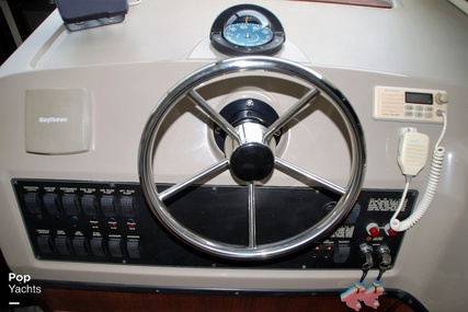 Bayliner 3988 Command Bridge Motor Yacht