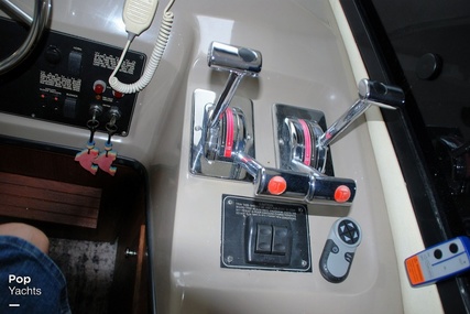 Bayliner 3988 Command Bridge Motor Yacht