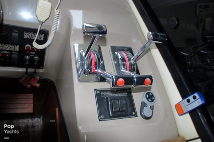 Bayliner 3988 Command Bridge Motor Yacht