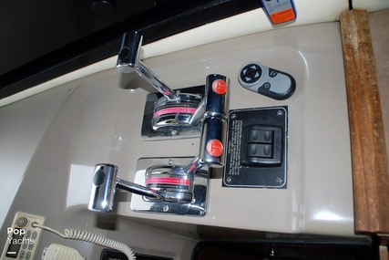 Bayliner 3988 Command Bridge Motor Yacht