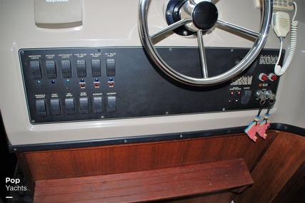 Bayliner 3988 Command Bridge Motor Yacht