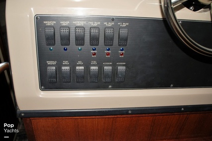 Bayliner 3988 Command Bridge Motor Yacht