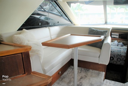 Bayliner 3988 Command Bridge Motor Yacht