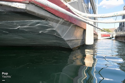 Three Buoys Sunseeker 52