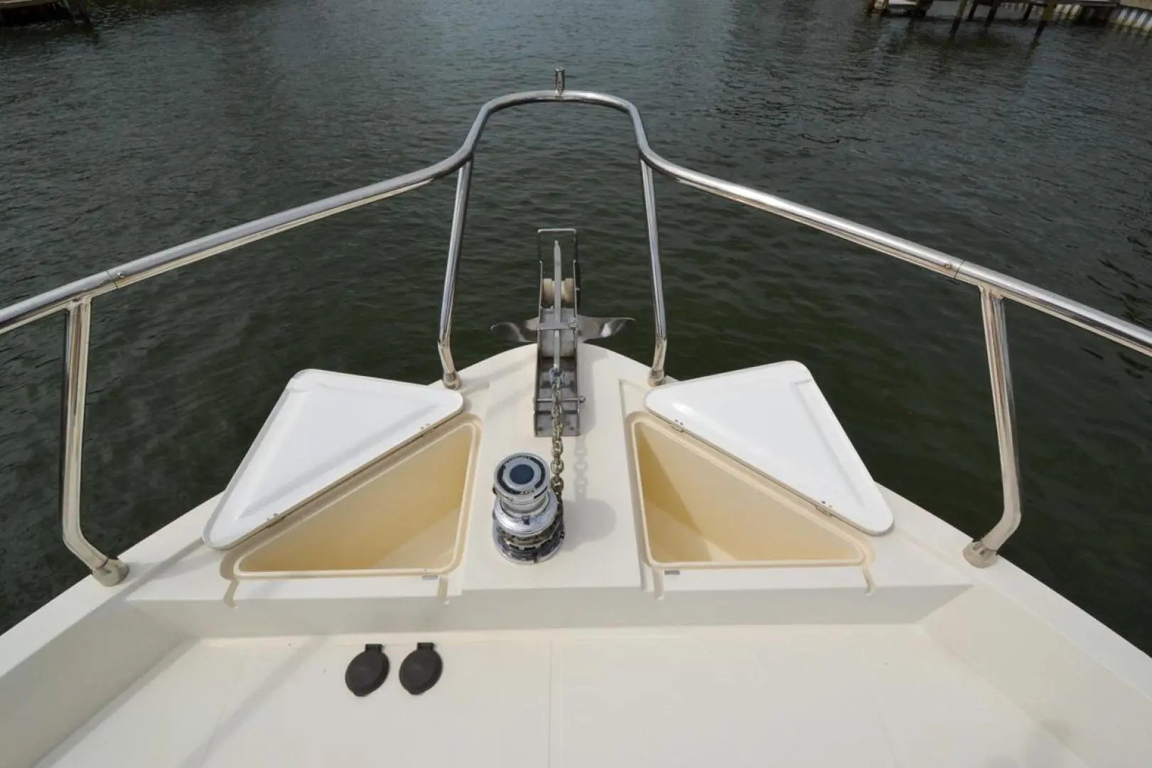 2009 Hampton 580 pilothouse