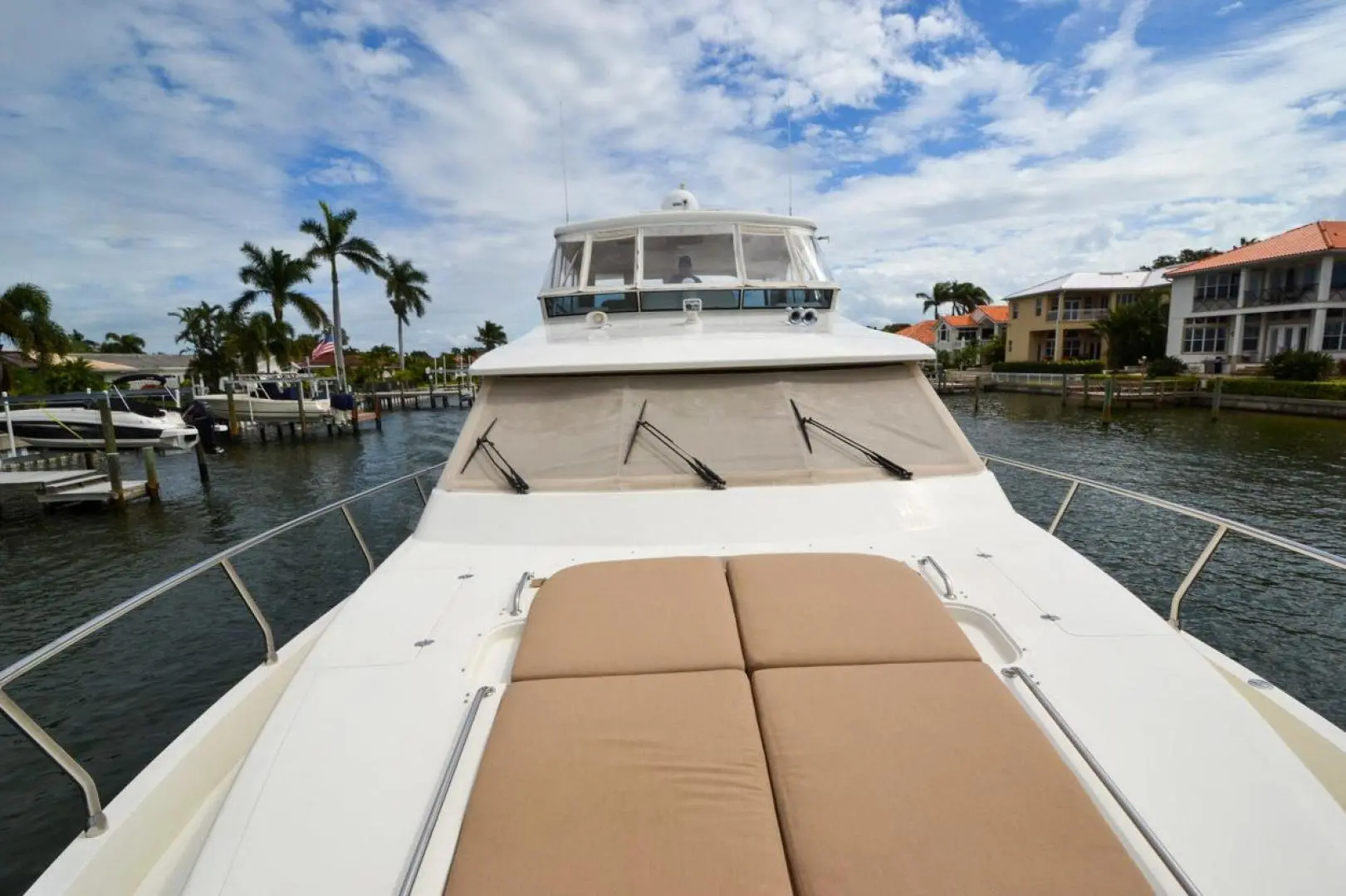 2009 Hampton 580 pilothouse