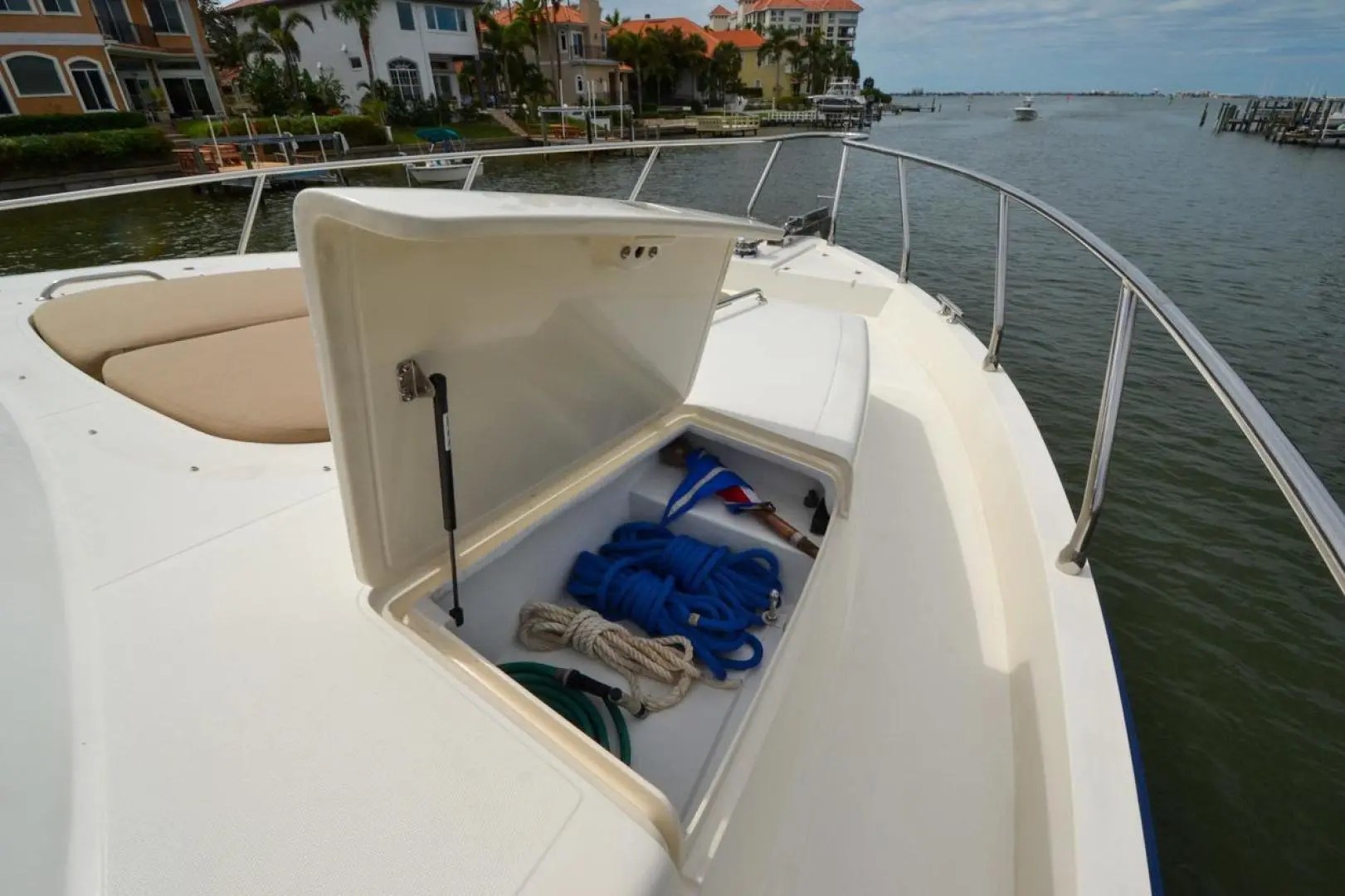 2009 Hampton 580 pilothouse