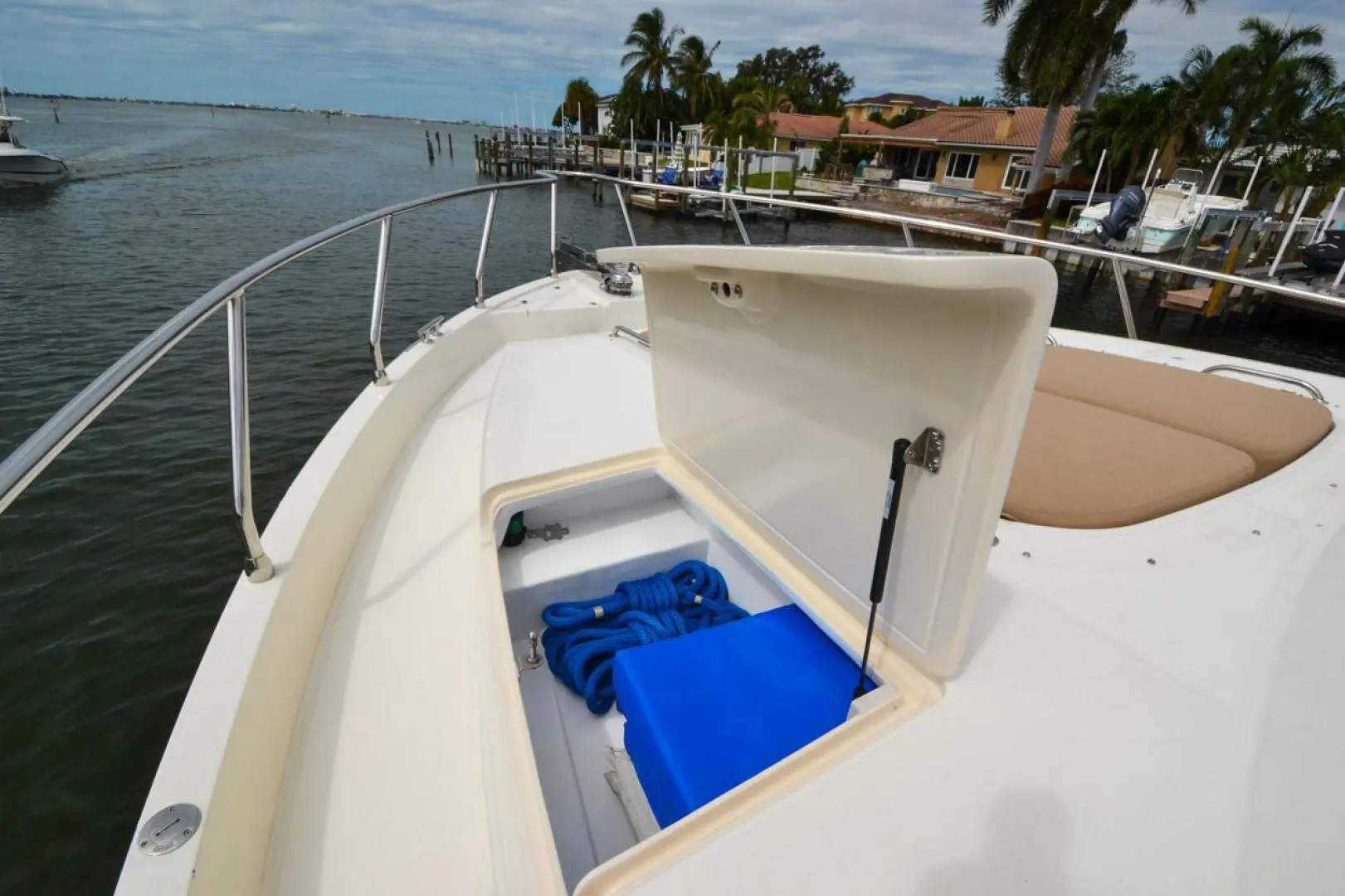 2009 Hampton 580 pilothouse