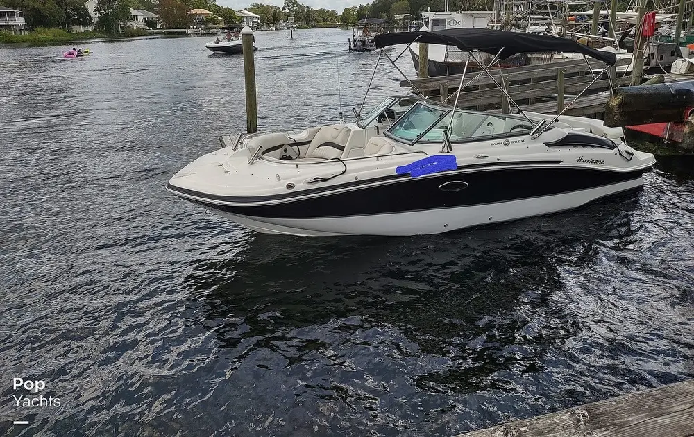 2010 Hurricane 2200 sundeck