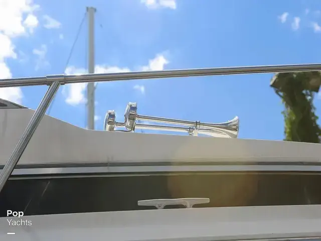 Sea Ray 340 Express Cruiser