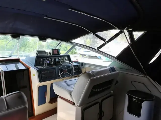 Sea Ray 340 Express Cruiser