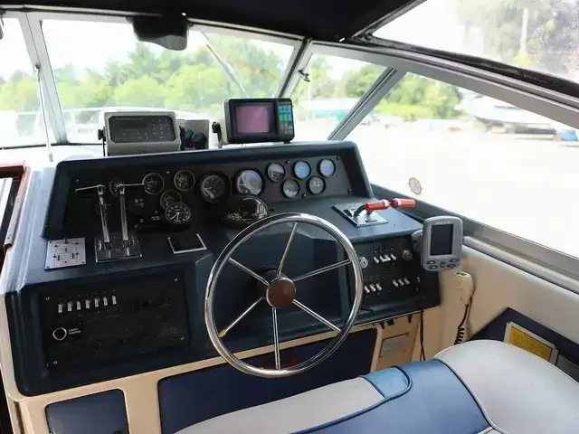 Sea Ray 340 Express Cruiser