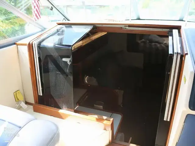 Sea Ray 340 Express Cruiser