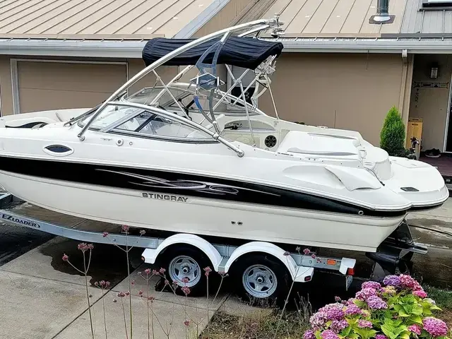 Stingray 215LR Sport Deck