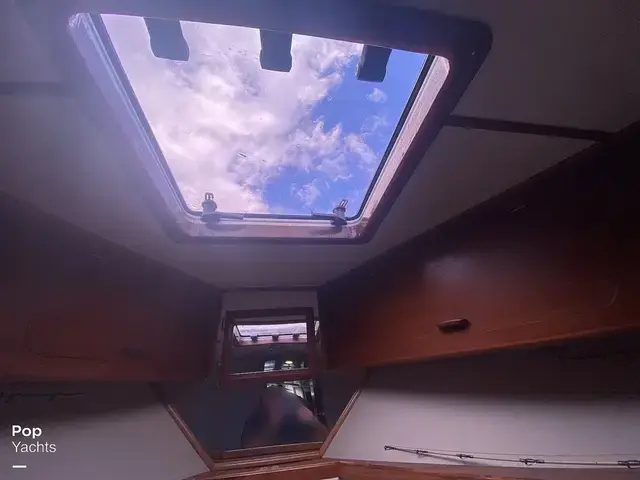 Topaz Royale 39'