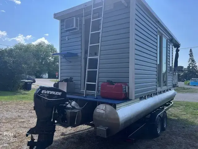 Godfrey Pontoon Custom Houseboat