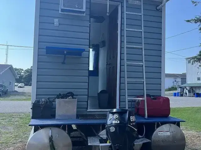 Godfrey Pontoon Custom Houseboat