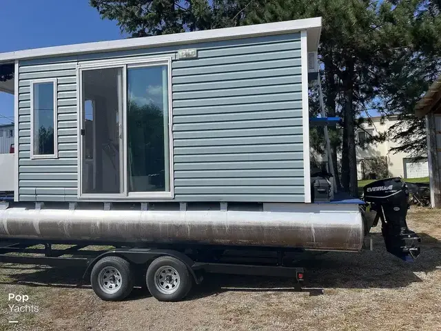 Godfrey Pontoon Custom Houseboat