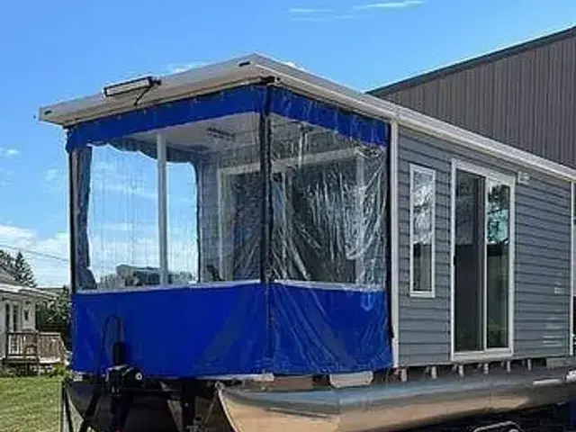 Godfrey Pontoon Custom Houseboat