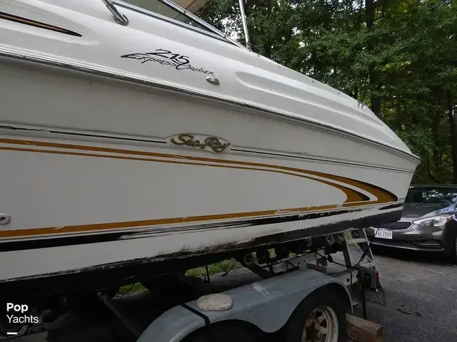 Sea Ray 215 Express Cruiser