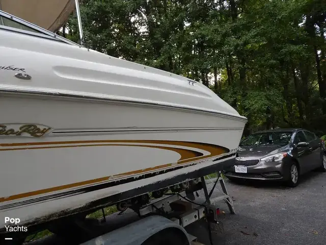 Sea Ray 215 Express Cruiser