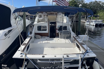 Bertram 28 Flybridge Cruiser Yacht