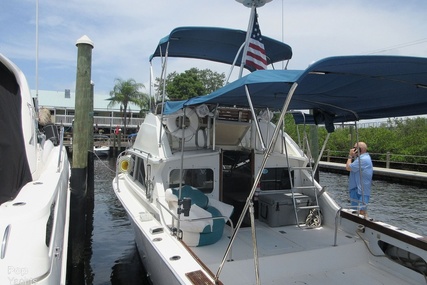 Bertram 28 Flybridge Cruiser Yacht