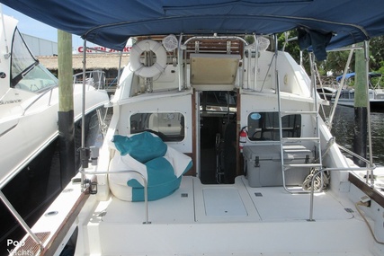 Bertram 28 Flybridge Cruiser Yacht