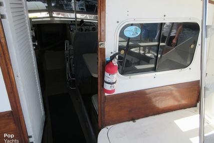 Bertram 28 Flybridge Cruiser Yacht