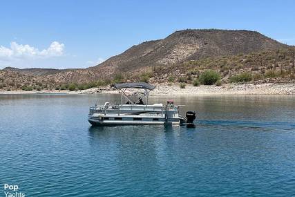 Sun Tracker Fishin' Barge 21