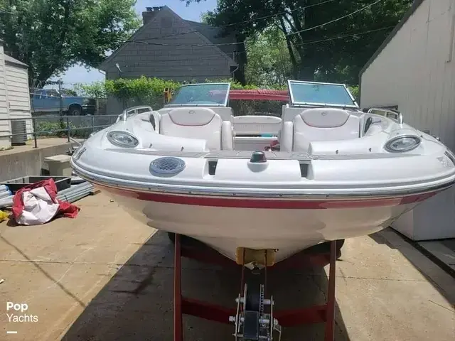 Crownline Deck Boat 220 Ex