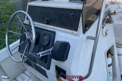 Boston Whaler 19 Outrage